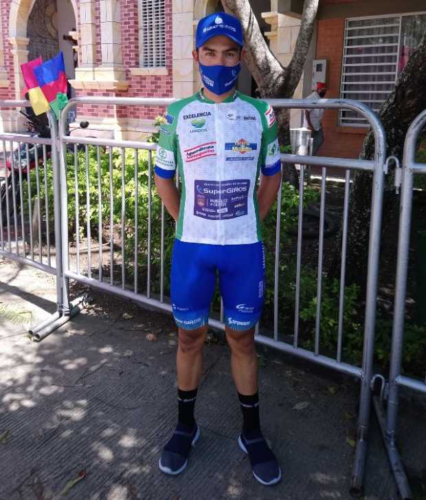 Bernardo Suaza recibió la camiseta de la Excelencia por su destacada labor en el ciclismo nacional e interna