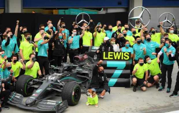 Lewis Hamilton iguala el récord de siete mundiales de Fórmula Uno de Michael Schumacher 
