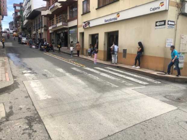 Se borró la señalización. Mal estado de la señalización en Anserma.