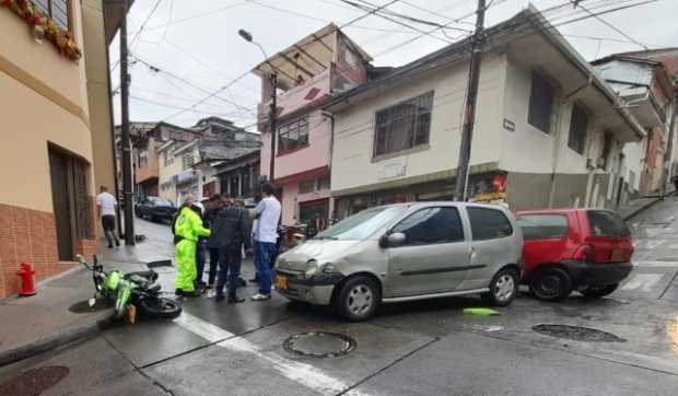 Un herido en choque de moto y carro en San Joaquín
