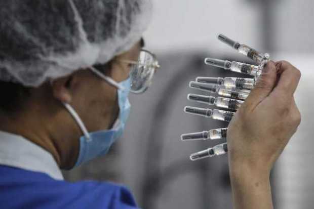 China prueba vacuna contra la covid-19 en 60.000 personas sin efectos adversos