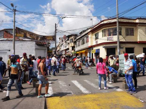 Modificaron en Chinchiná el decreto que prohibió abrir el fin de semana pasado los bares y cantinas de las galerías. Podrán aten