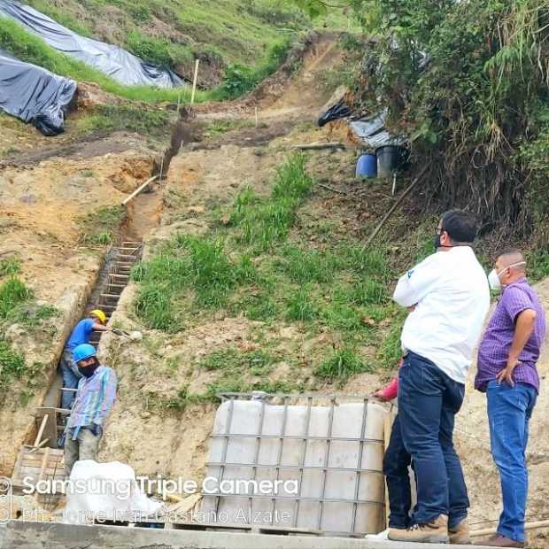 Estabilizan talud en el sector de La Bomba en Neira