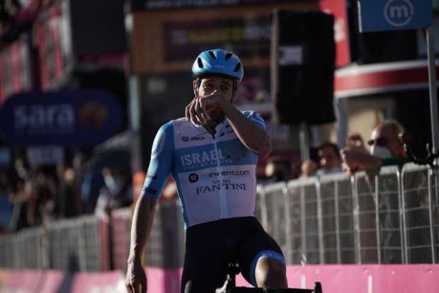 Alex Dowsett triunfa en la octava etapa del Giro de Italia y Joao Almeida mantiene la maglia rosa