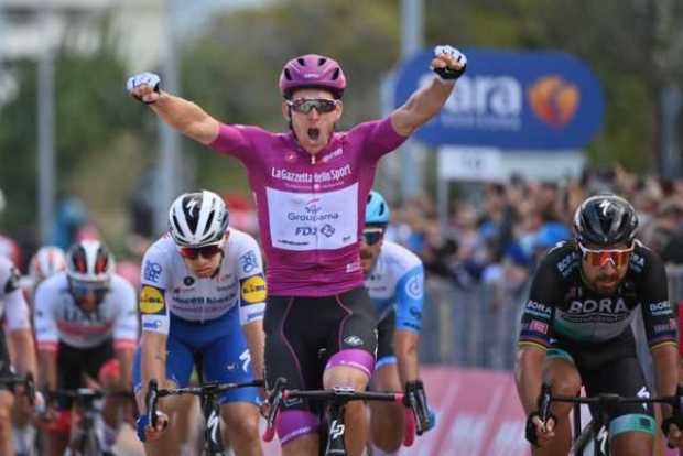 Arnaud Demare consiguió su cuarta etapa en el Giro de Italia Arnaud Demare consiguió su cuarta etapa en el Giro de Italia