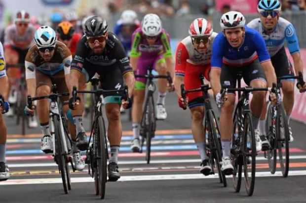 El francés Demare gana al esprint por delante de Sagan en la cuarta etapa del Giro de Italia