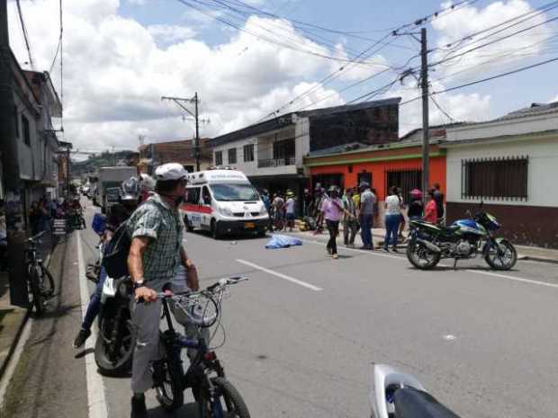 Lo atropellaron cruzando la vía en Chinchiná