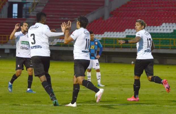 La celebración del gol del Once Caldas, el empate 1-1 con el Chicó, ayer en Tunja.