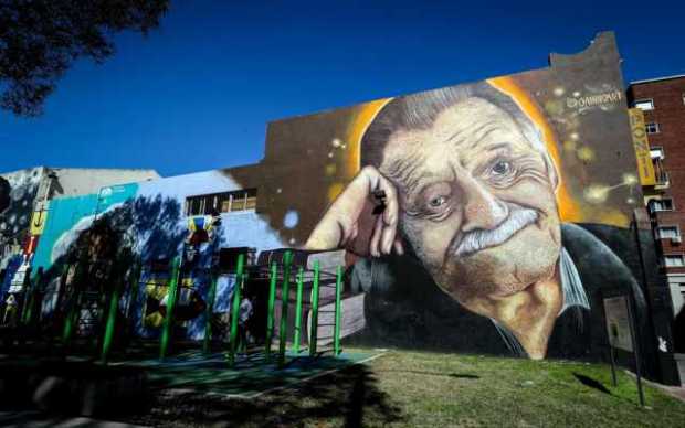  Fotografía de un mural con la imagen del poeta uruguayo Mario Benedetti, el 8 de septiembre de 2020, en Montevideo (Uruguay).