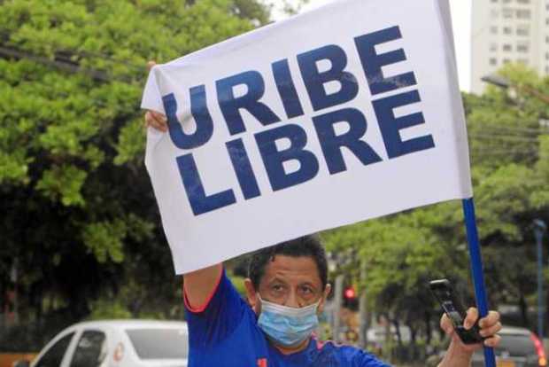 Álvaro Uribe está en detención domiciliaria desde el 4 de agosto por decisión de la Corte Suprema, que consideró que hay riesgos