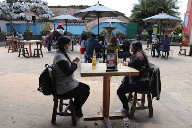 Colombia se acerca a los 700 mil contagios mientras disminuyen los casos activos Colombia se acerca a los 700 mil contagios mientras disminuyen los casos activos