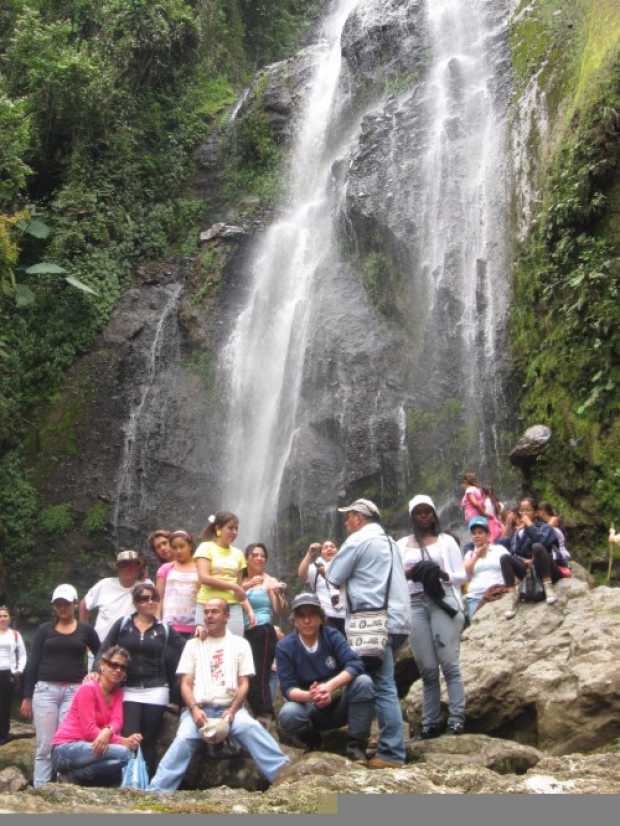 El turismo ecológico en Neira es a las cascadas de la vereda Las Peñas.