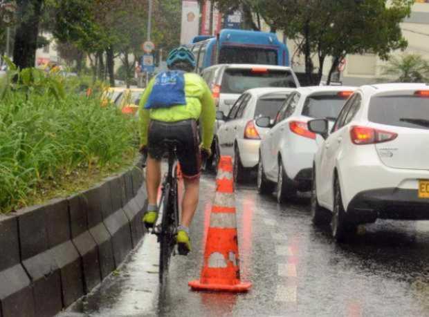 Según la Oficina de la Bici, el promedio semanal de bicicletas que utilizan las bandas de movilidad que adoptó la Alcaldía por l