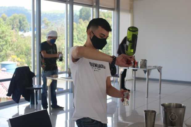 Retornan 852 aprendices del Sena Caldas