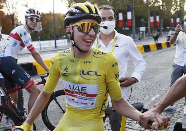 Pogacar mete a Eslovenia en el libro de oro del Tour