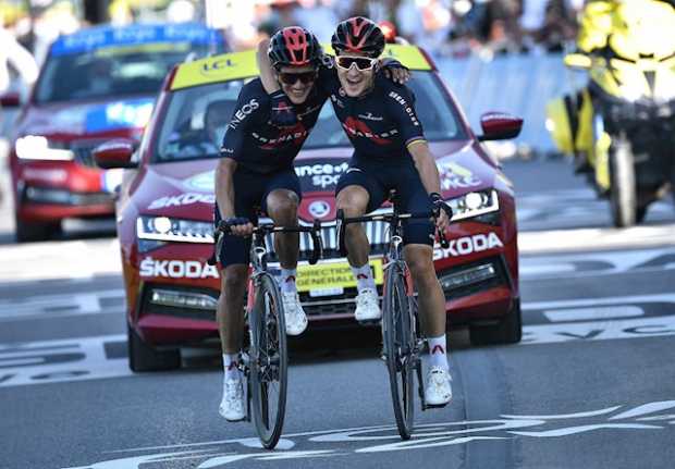 Kwiatkowski gana de la mano de Carapaz y Roglic sigue de amarillo en el Tour de Francia