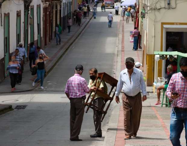 Pocos en la calle en Salamina Pocos en la calle en Salamina