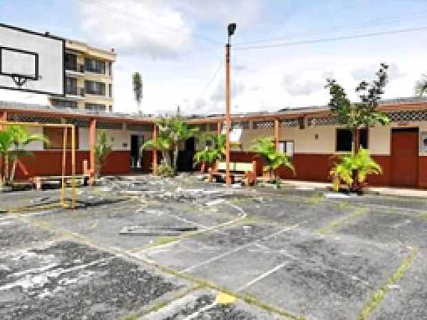 Los edificios de la Alcaldía, el Hospital San Marcos y las sedes de los colegios San Francisco, Santa Teresita y Bartolomé Mitre