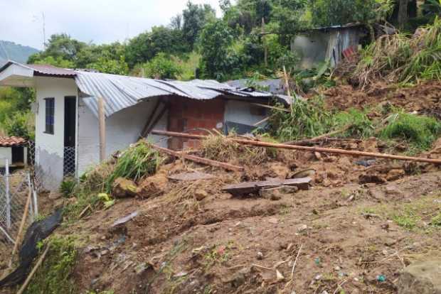 Derrumbe de tierra cayó sobre vivienda en casa en Pácora