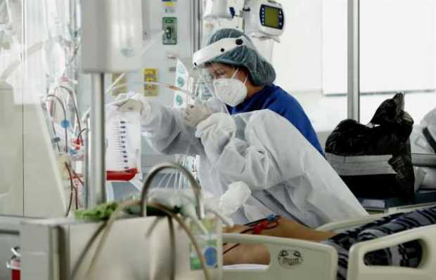 Colombia supera por primera vez las 500 muertes diarias por covid-19 Colombia supera por primera vez las 500 muertes diarias por covid-19