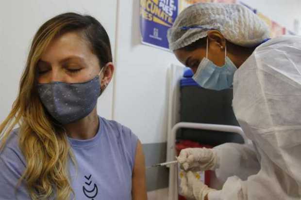 Colombia agrega 11.381 nuevos casos y 243 muertes por covid-19