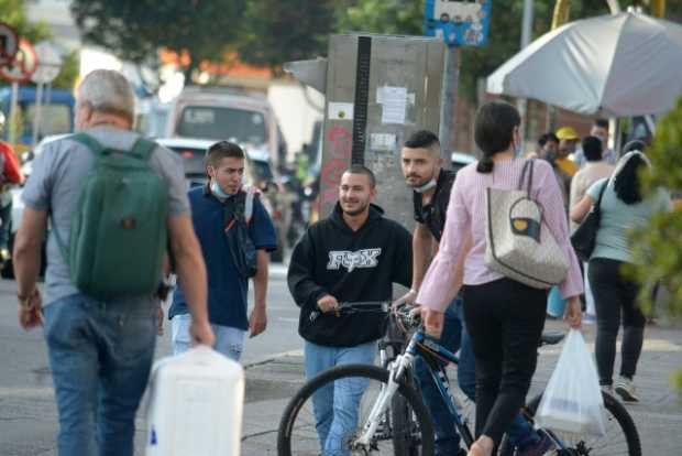 Pálida bioseguridad por la zona rosa de Manizales