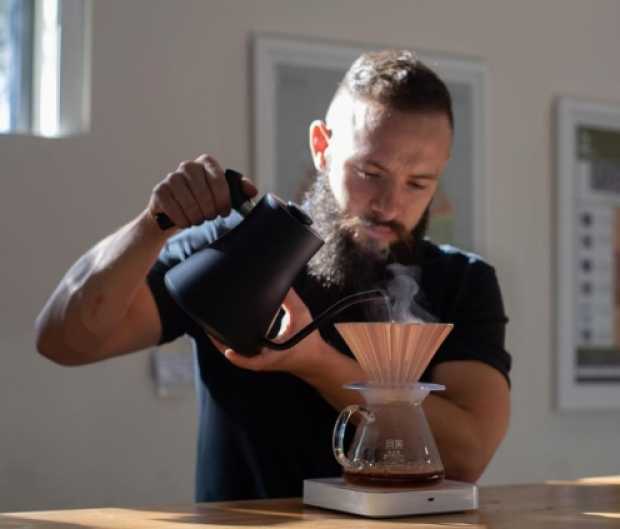 El manizaleño Carlos Escobar Vallejo, número uno en Campeonato Nacional Australiano de cafés filtrados