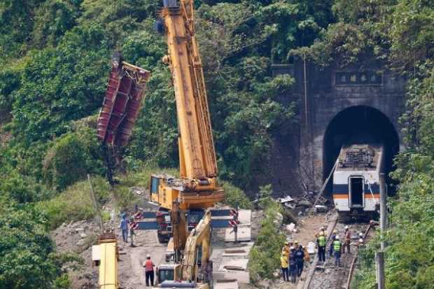 Accidente de tren en Taiwán deja al menos 48 muertos y decenas de heridos