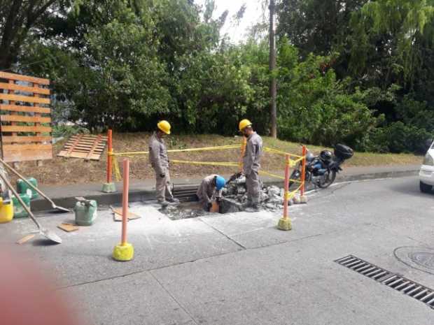 Aguas de Manizales corrió a arreglar rejilla por denuncia de ciudadano