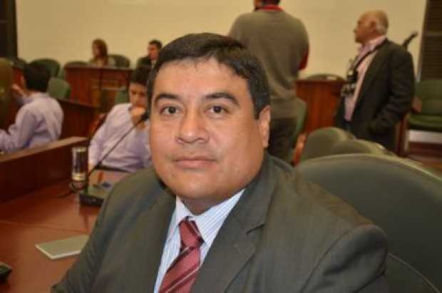 Al concejal Víctor Cortés le dieron domiciliaria por supuestos abusos sexuales con menores