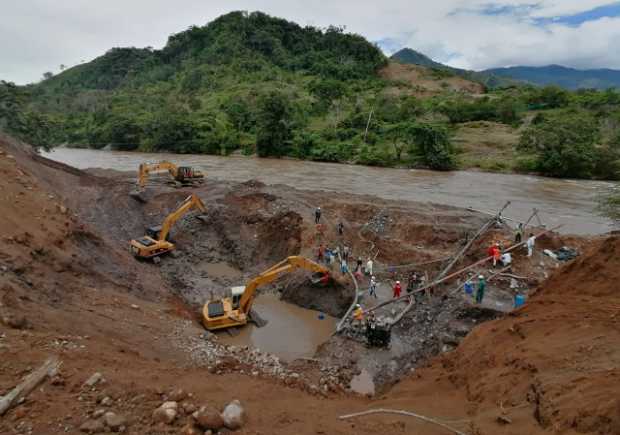 Autoridades esperan rescatar en las próximas horas a los mineros atrapados en vereda de Neira 