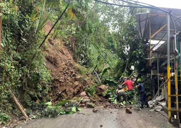 Desprendimientos de rocas y caída de árboles generan emergencias en Marmato 
