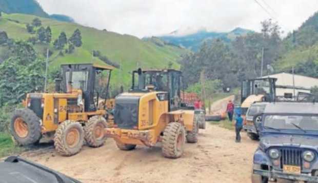 La vía mejora en las veredas Manga Bonita y Chupaderos de Neira La vía mejora en las veredas Manga Bonita y Chupaderos de Neira