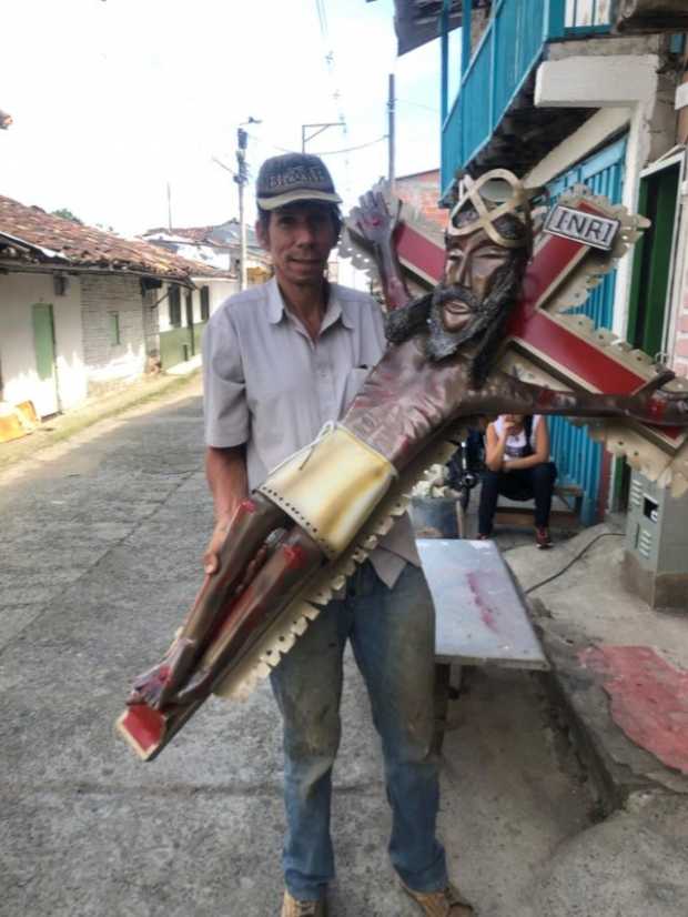 Cristo tomó forma en la calle de Anserma Cristo tomó forma en la calle de Anserma
