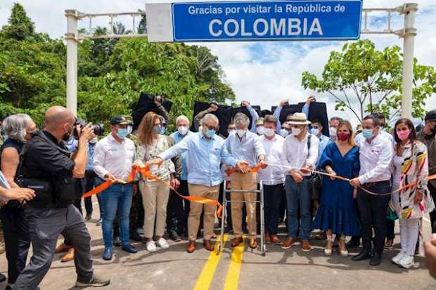 Duque y Lasso inauguran corredor vial en la frontera de Colombia con Ecuador