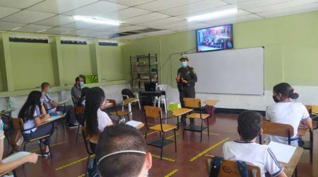 La Policía hace énfasis en seguridad estudiantil en colegios de Caldas