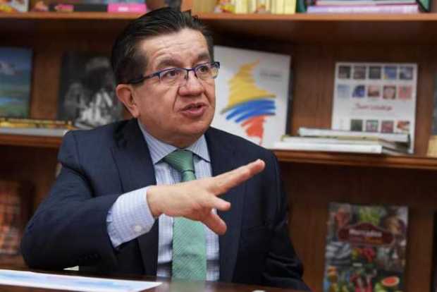 Ministro de Salud de Colombia, Fernando Ruiz Gómez.