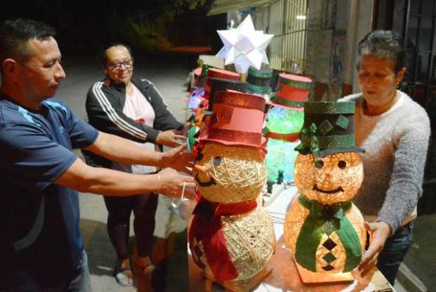 Trabajan desde las 9:00 a.m. hasta las 10:00 p.m. "Tenemos muchas entregas para muchos almacenes del centro de Manizales, Chinch