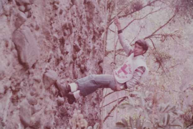 Jorge Enrique Morales Quiceno en una de sus prácticas de descenso en el sector de Piedras Blancas (Villamaria).