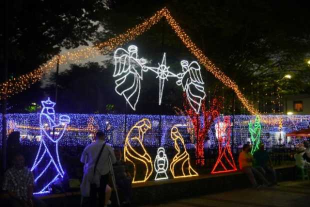 Alumbrado navideño de la Alcaldía de Chinchiná, situado al frente de la Basílica Nuestra Señora de las Mercedes.