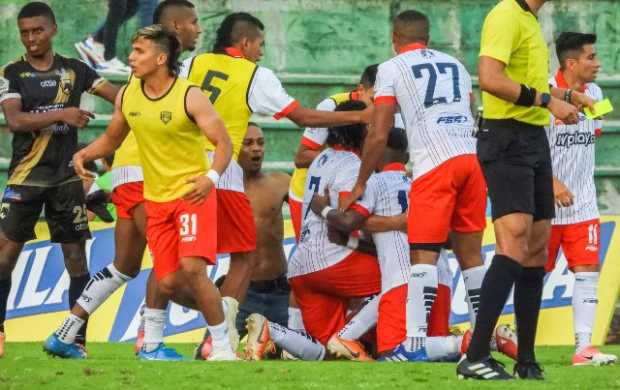 Polémica en Colombia por el gol con que el Unión Magdalena regresa a Primera División