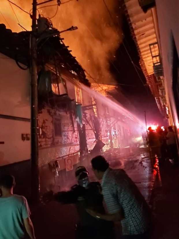 Un incendio se presentó esta noche en el Centro Histórico de Salamina