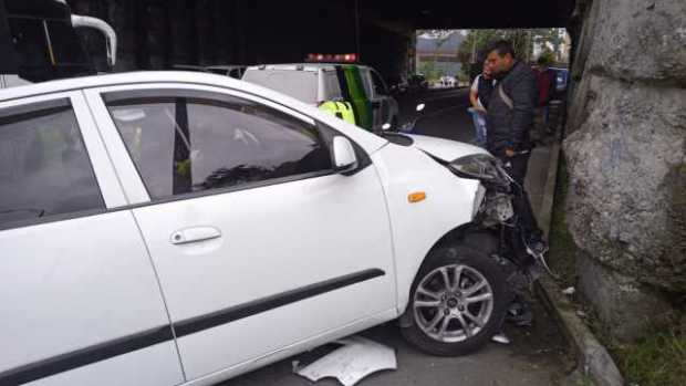 Atienden accidente de tránsito en el túnel de la Autónoma Atienden accidente de tránsito en el túnel de la Autónoma