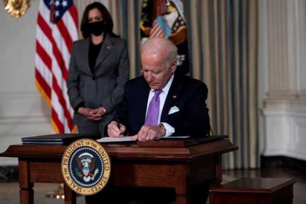 Bloquean orden de Biden de suspender deportaciones 