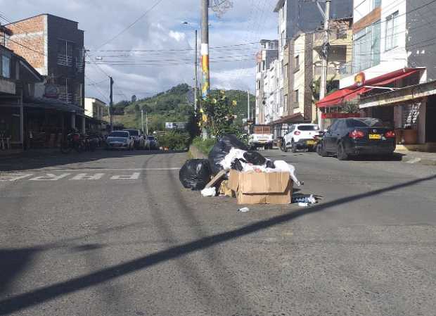 Basurero en la Avenida El Libertador de Anserma