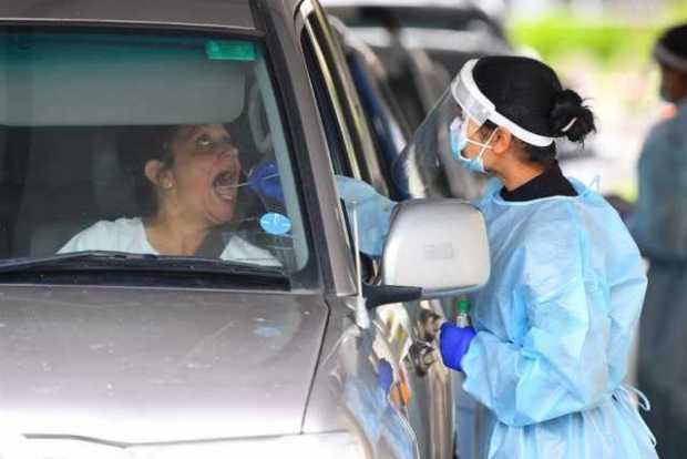 Casos globales de covid-19 suben a 84 millones