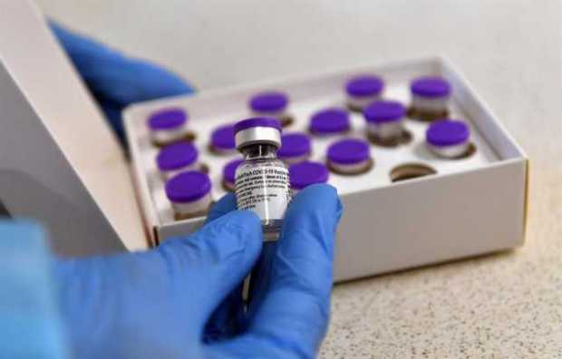 OMS pide flexibilidad segura con vacuna y aumentar medidas contra mutaciones