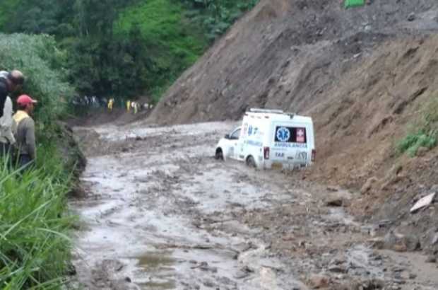 Lluvias afectan vías de Caldas 