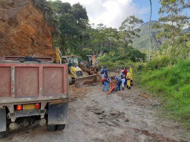 Operario de maquinaria amarilla sufrió accidente en Marquetalia