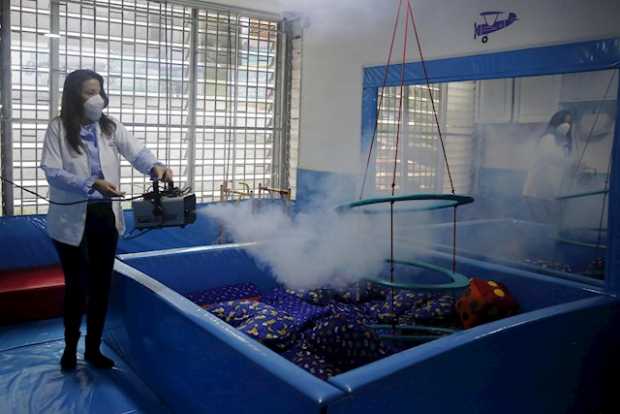 180 muertos por coronavirus reportados este domingo, la cifra más baja en dos meses